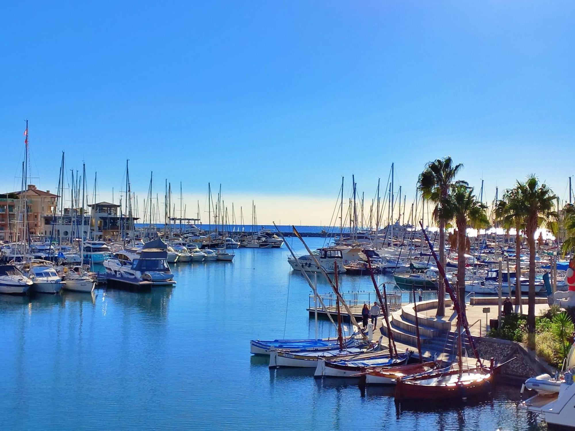 Port Frejus - Tout A Pied - Wifi - Clim المظهر الخارجي الصورة
