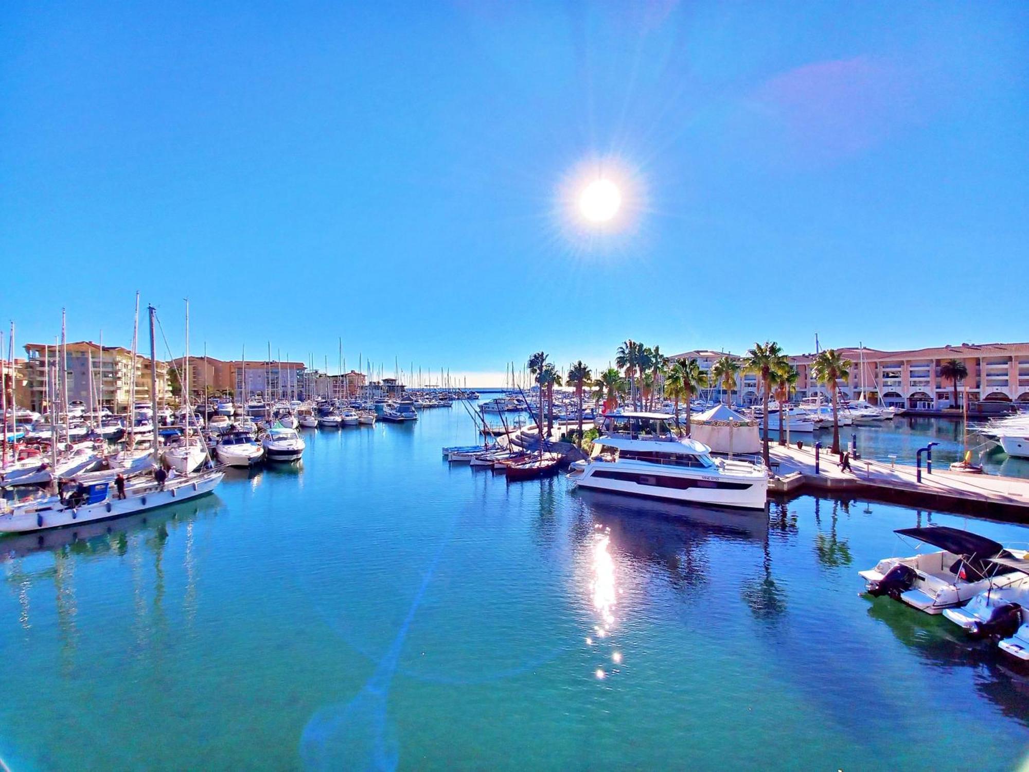 Port Frejus - Tout A Pied - Wifi - Clim المظهر الخارجي الصورة